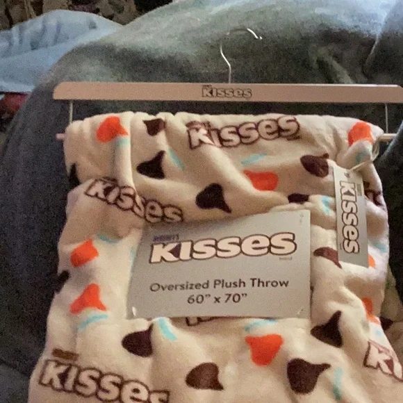 NWT Hershey Kisses Oversized Plush Throw 
Brand New With Tags 60”X 70” - Picture 4 of 8